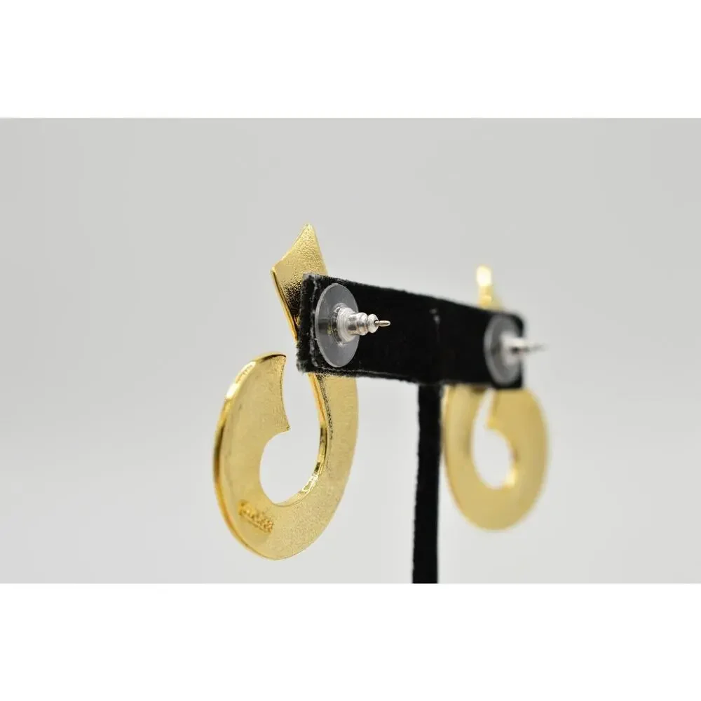 JJ Vintage Pierced Earrings Chunky Shiny Metal Gold Swirl 1988 Signed Bin4